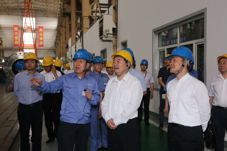 郝鹏旅行考察腾博会官网集团所属企业电机公司